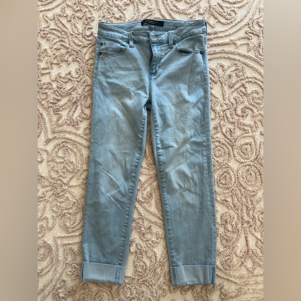 Liverpool Light Blue Denim Jeans cropped. Size 6